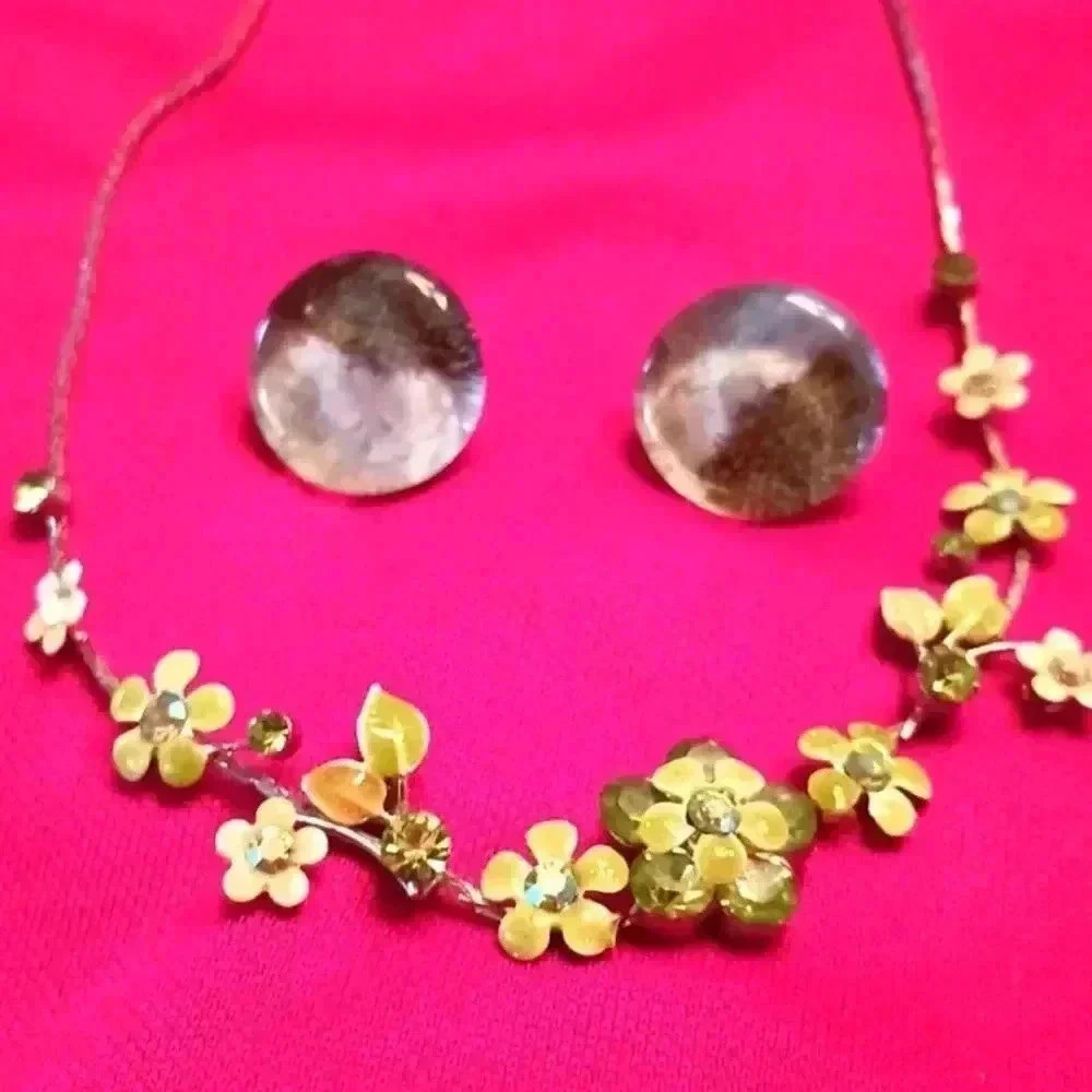 Classy key lime green flower necklace and earrings set. - Picture 2 of 3